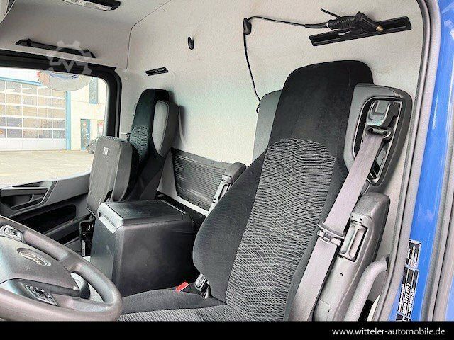 LKW mit Kofferaufbau MERCEDES-BENZ Actros 1832 L Koffer LBW 1,5t+Koffer 8,1m+Klima