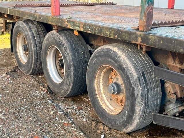 Working platform semitrailer KOTSCHENREUTHER Plateau mit Holzrungen
