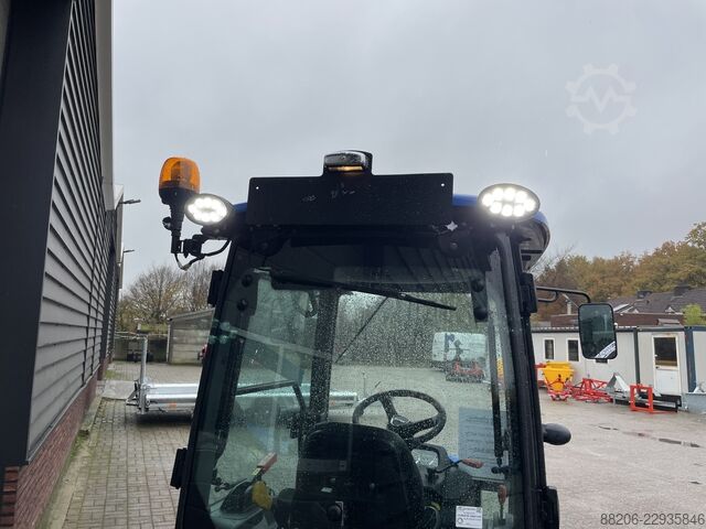 Solis 26 HST mini tractor NEW with cabin / front linkage LEASE €290 SOLIS 26 HST minitractor NIEUW met cabine / fronthef LEASE €290