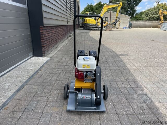 Giant GP1545G vibratory plate NEW PROMOTIONAL price GIANT GP1545G trilplaat NIEUW ACTIE prijs