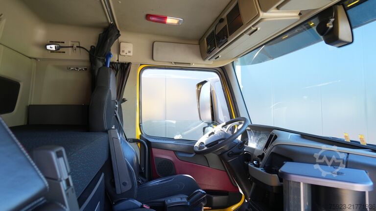 Standard-SZM Volvo FM 330 tractor unit