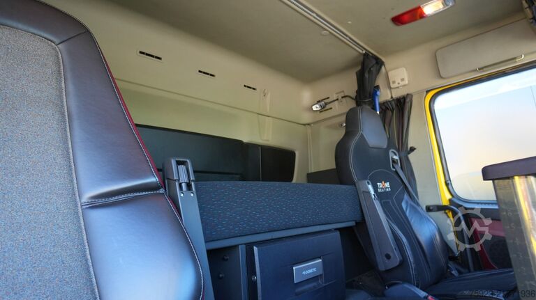 Standard-SZM Volvo FM 330 tractor unit