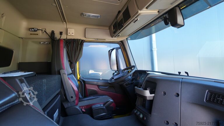 Standard-SZM Volvo FM 330 tractor unit