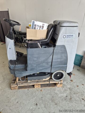 Scheuersaugmaschine Nilfisk BR755