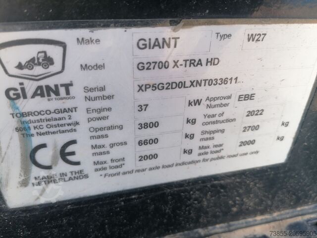 Wheel Loader GIANT G2700 X-tra HD with loader bucket and palletfork