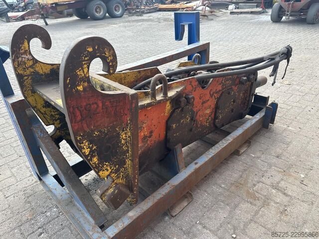 Hydraulic breaker  