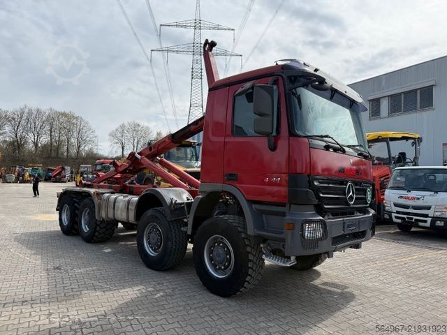 Abrollkipper MERCEDES-BENZ 4144 Actros MP2 Abrollkipper 8x8 Singlebereifung