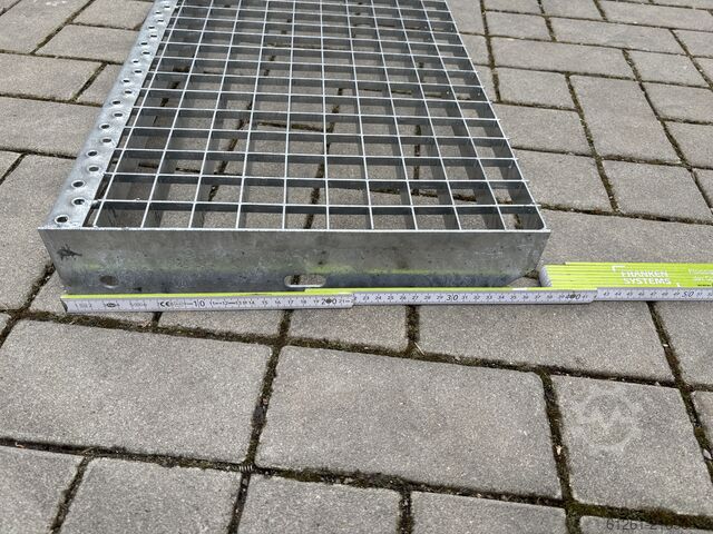 Metal step Treppenstufe verzinkt 900 x 370