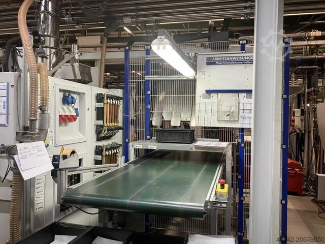 Spritzgießmaschine mit Roboter ENGEL VICTORY VC330/110 TECH