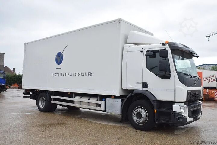 Suitcase Volvo FE 250