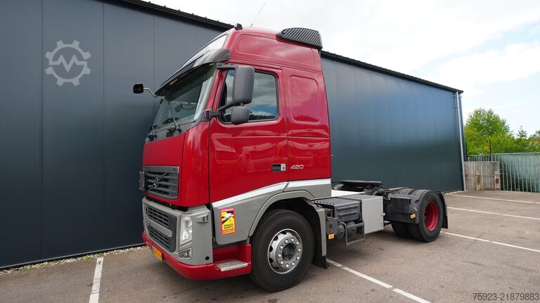 Hazardous substances Volvo FH 420 ADR Globetrotter with COMPRESSOR