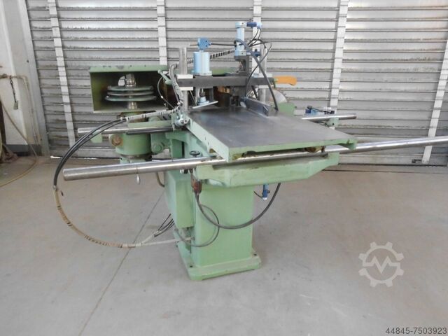 Zapfenschneidmaschine FESTO