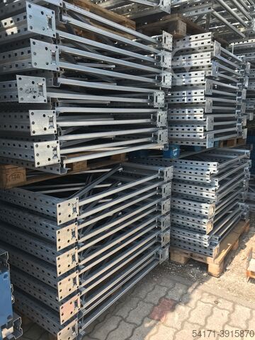 Pallet racking system with Chipboard Dexion P90