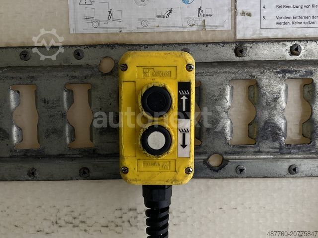 Transporter mit Koffer VOLKSWAGEN Crafter 35 *Ladebordwand* LED+NAVI+TEMPOMAT 4606