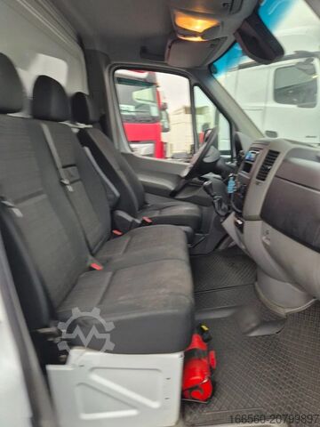 Box truck Mercedes-Benz SPRINTER 516 CDI