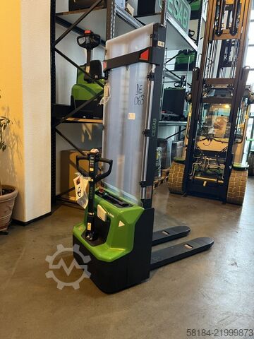 High Lift stacker Cesab S010i