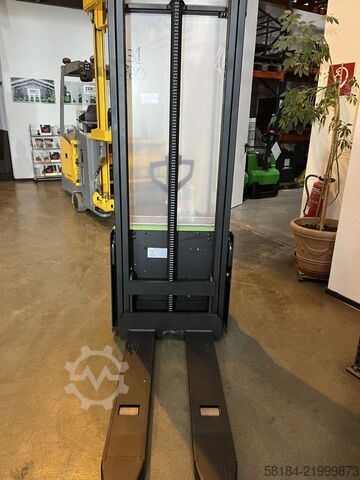 High Lift stacker Cesab S010i