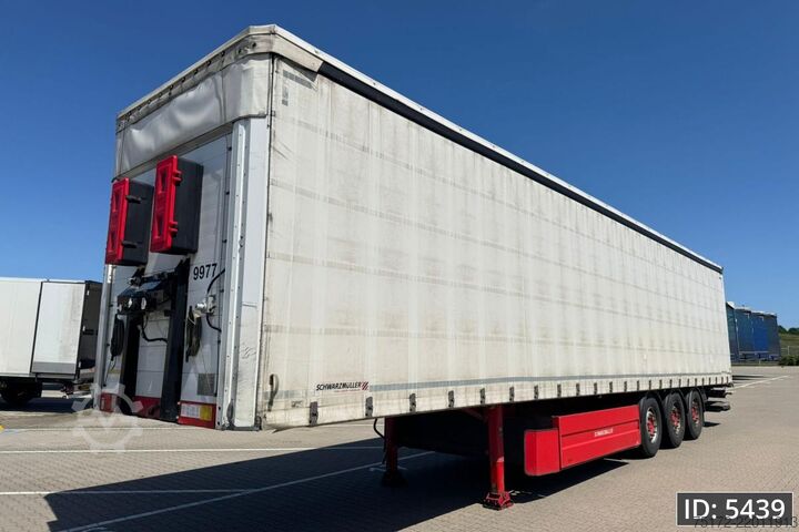 Sliding tarpaulins Schwarzmüller SPA 3/E / Taillift / Palletbox