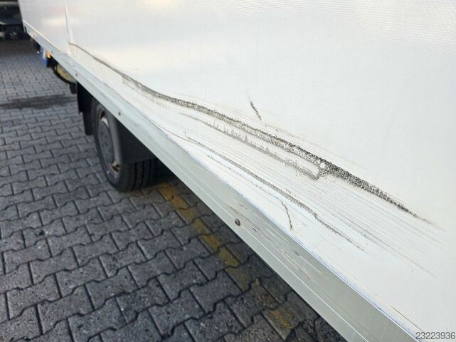 Transporter mit Koffer RENAULT Master