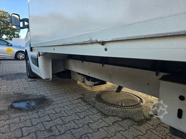 Transporter mit Koffer RENAULT Master