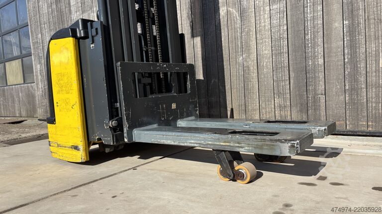 Electric stacker pallet truck, lift height 4255 mm Komatsu CNI 14