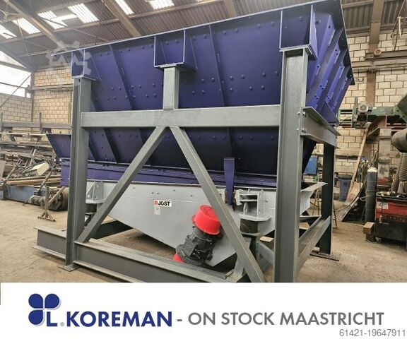 Jöst hopper with vibrating chute  