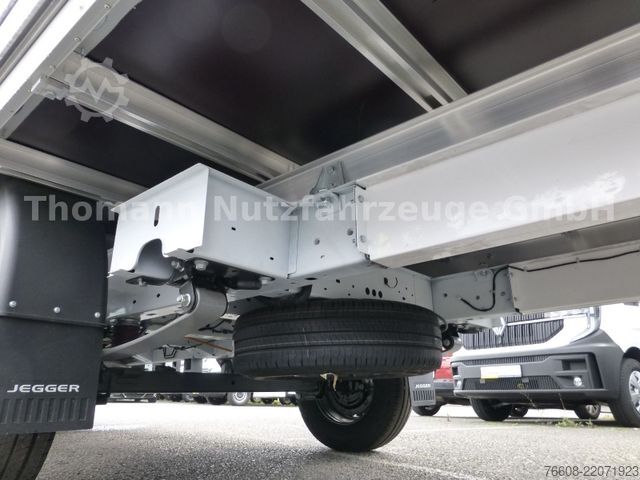 Curtain sider van RENAULT NEW Master Pritsche Plane Schlafkabine