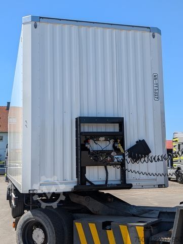 Box semitrailer KÄSSBOHRER City-Koffer mit LBW und Zwangslenkung