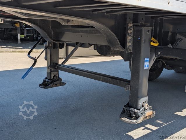 Box semitrailer KÄSSBOHRER City-Koffer mit LBW und Zwangslenkung