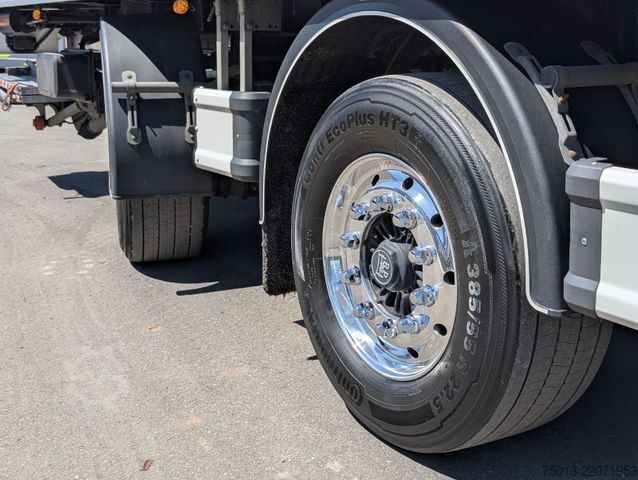 Box semitrailer KÄSSBOHRER City-Koffer mit LBW und Zwangslenkung