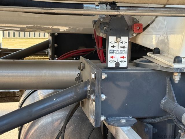 Tanker semitrailer KÄSSBOHRER AD-BLUE 28 cbm,Bartec Messanlage,Vogelsang Pumpe