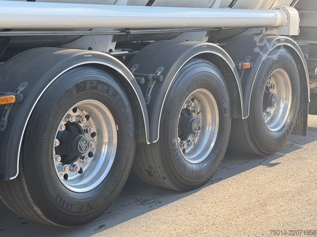 Tanker semitrailer KÄSSBOHRER AD-BLUE 28 cbm,Bartec Messanlage,Vogelsang Pumpe
