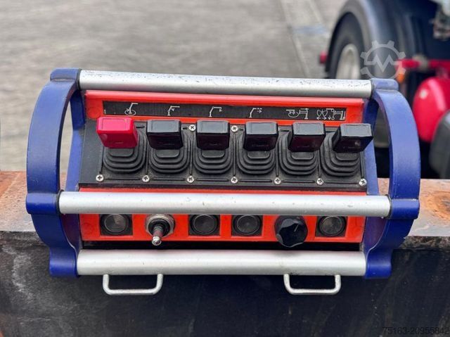 Tipper truck MAN TG-M 18.340 4x2  2-Achs Kipper Kran Funk nur 200