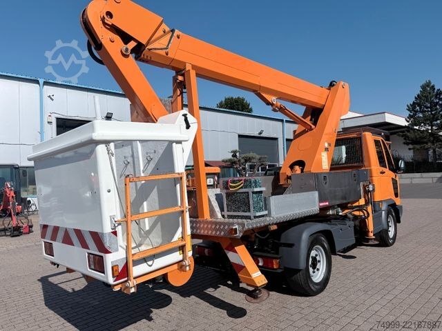 Lkw-Arbeitsbühne MULTICAR FUMO M30 C 4x4 Blumenbecker Hub- Arbeitsbühne