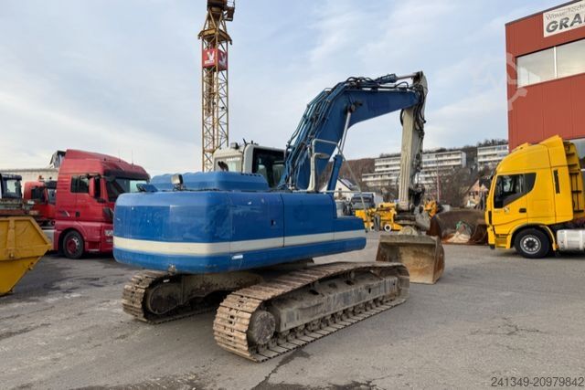 Chain excavator KOMATSU PC210LC-8 Oilquick 2x Schaufeln
