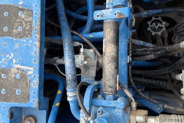 Chain excavator KOMATSU PC210LC-8 Oilquick 2x Schaufeln