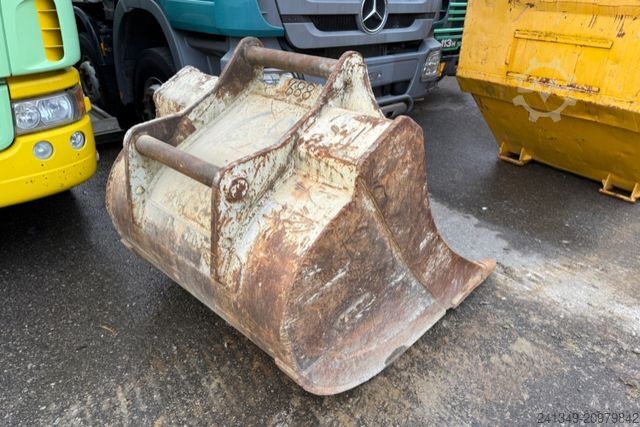 Chain excavator KOMATSU PC210LC-8 Oilquick 2x Schaufeln