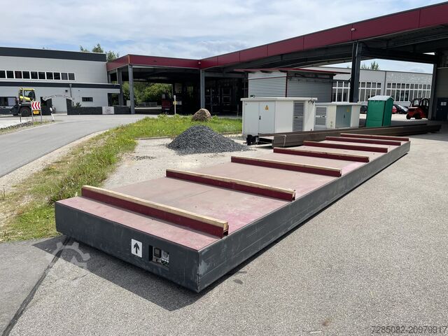 Self-propelled heavy-duty vehicle WFT Stäubli SFP 12/2/18000