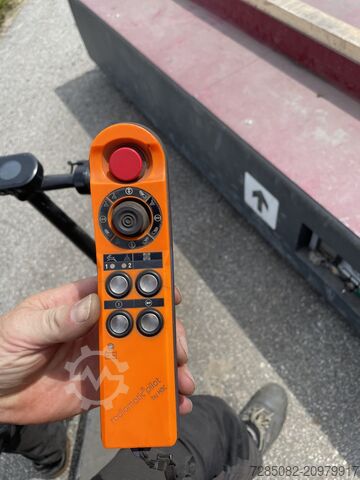 Self-propelled heavy-duty vehicle WFT Stäubli SFP 12/2/18000