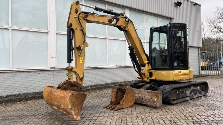 Mini excavator CAT 305 E2 CR