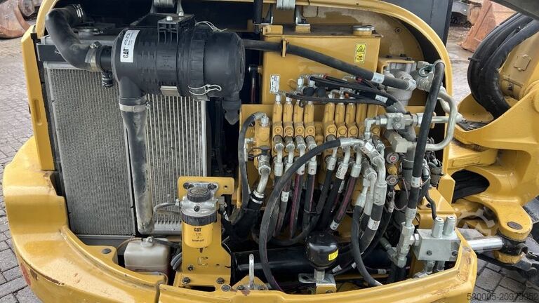 Mini excavator CAT 305 E2 CR