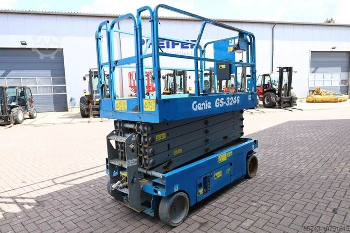 Scissor lift Genie GS3246 Electric, Working Height 11.75 m, 318kg Cap