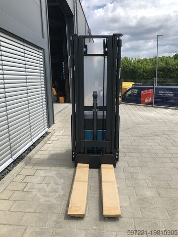 Pallet Stackers Bobcat BSL16N-7i Lithium Triplex Initalhub