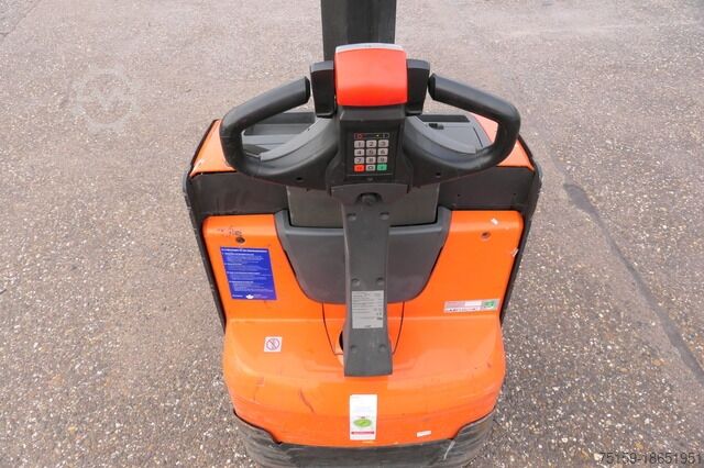 Manual stacker toyota SWE 080L
