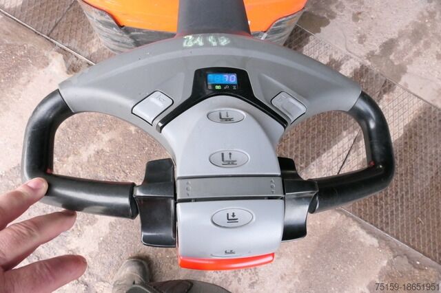 Manual stacker toyota SWE 080L