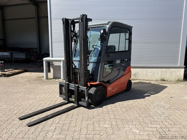 Electric 4-wheel forklift Toyota 8 FBMT 25