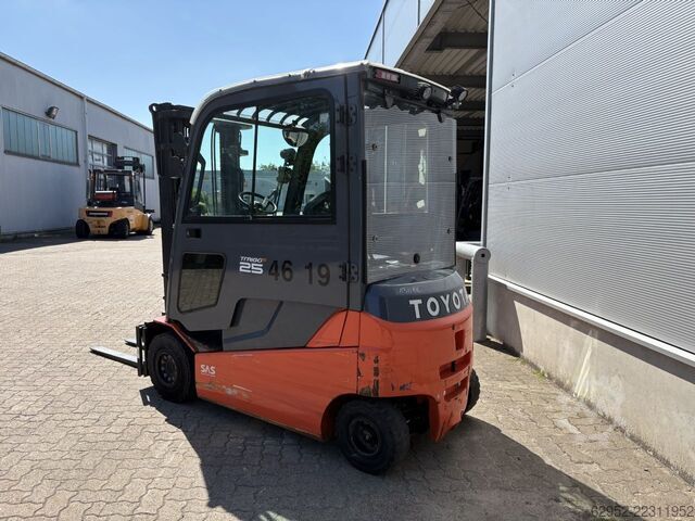 Electric 4-wheel forklift Toyota 8 FBMT 25