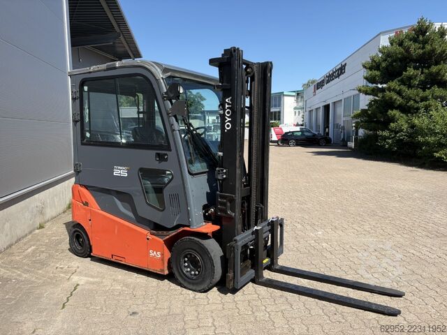 Electric 4-wheel forklift Toyota 8 FBMT 25