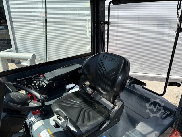 Electric 4-wheel forklift Toyota 8 FBMT 25