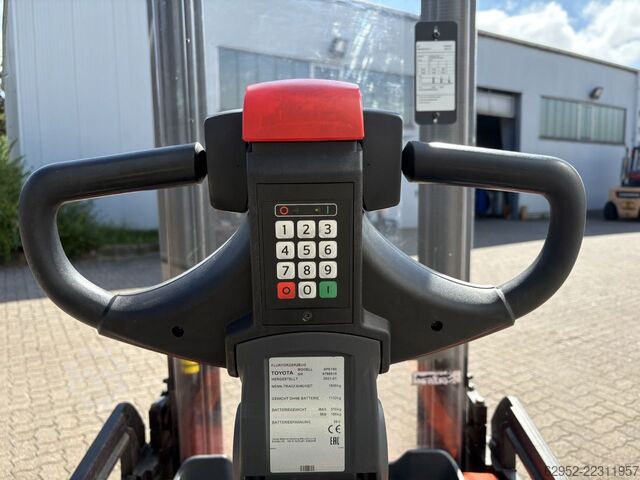 High Lift stacker Toyota SPE 160